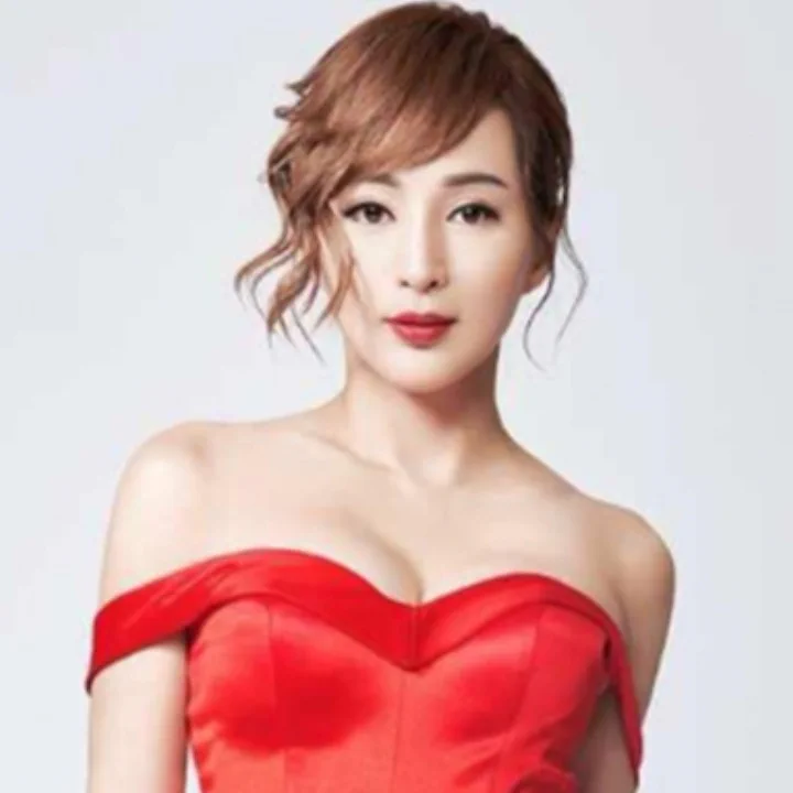 羅霖女士 Ms Candy Law