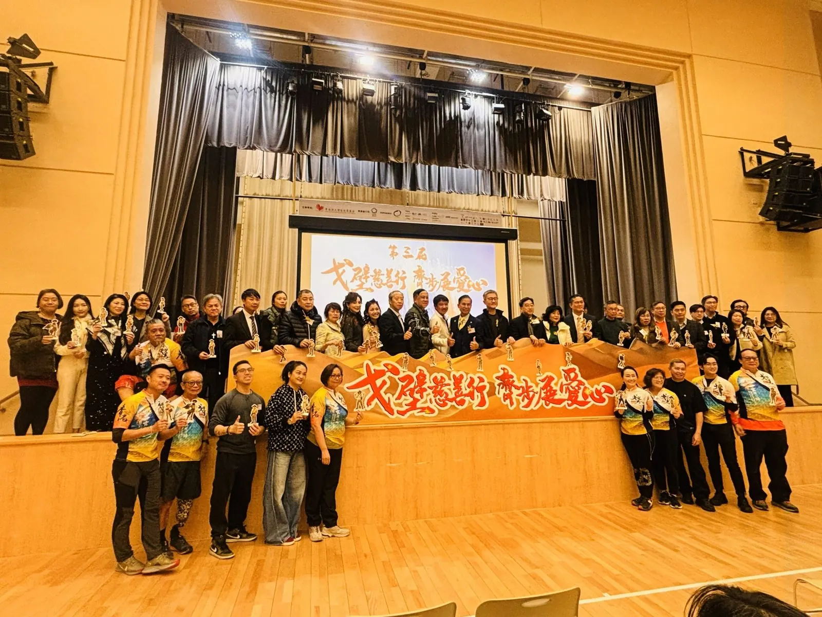戈壁慈善行 2026 啟動禮嘉賓及參加者合照